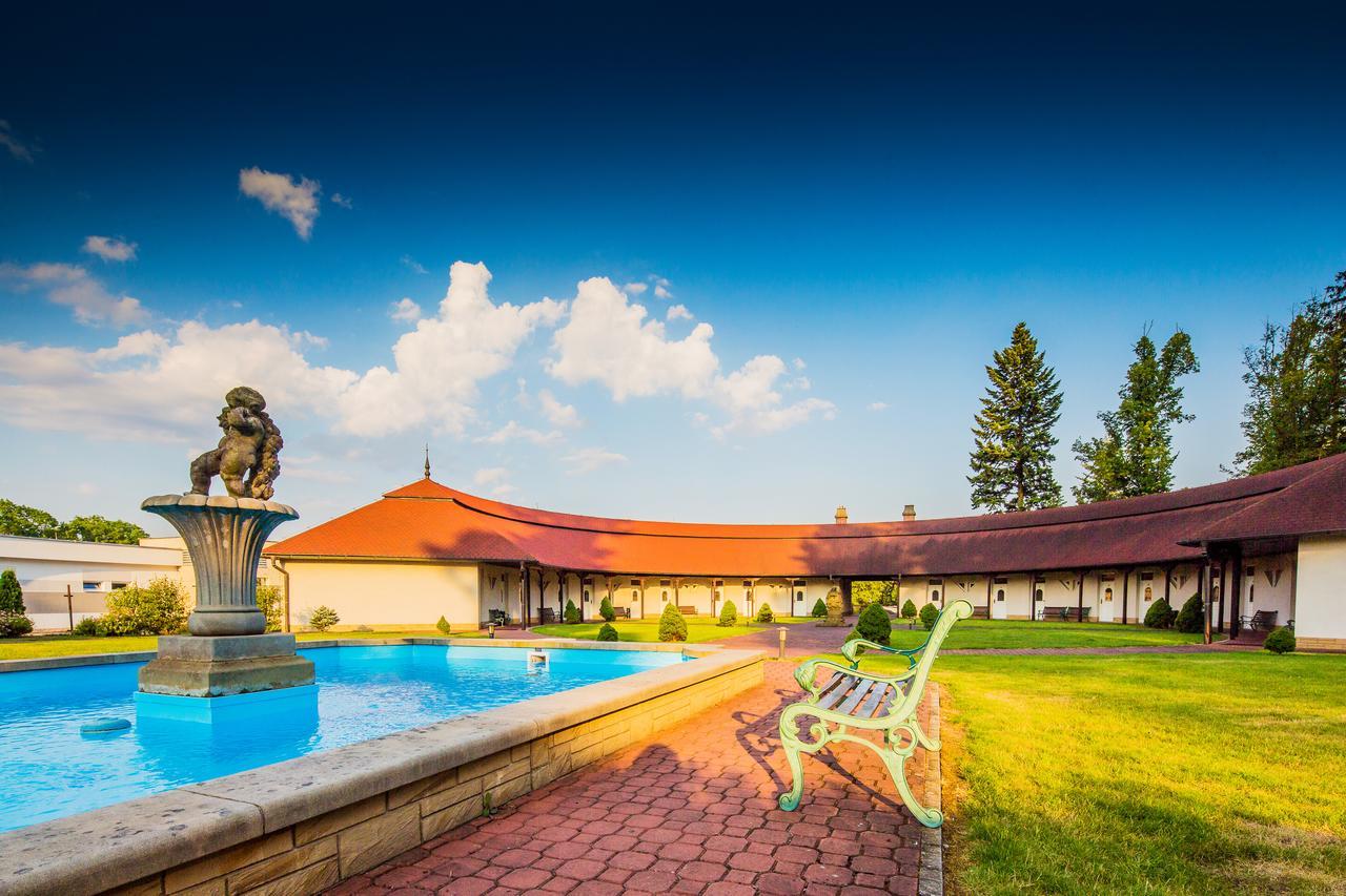 Hotel Veba Broumov Exterior foto